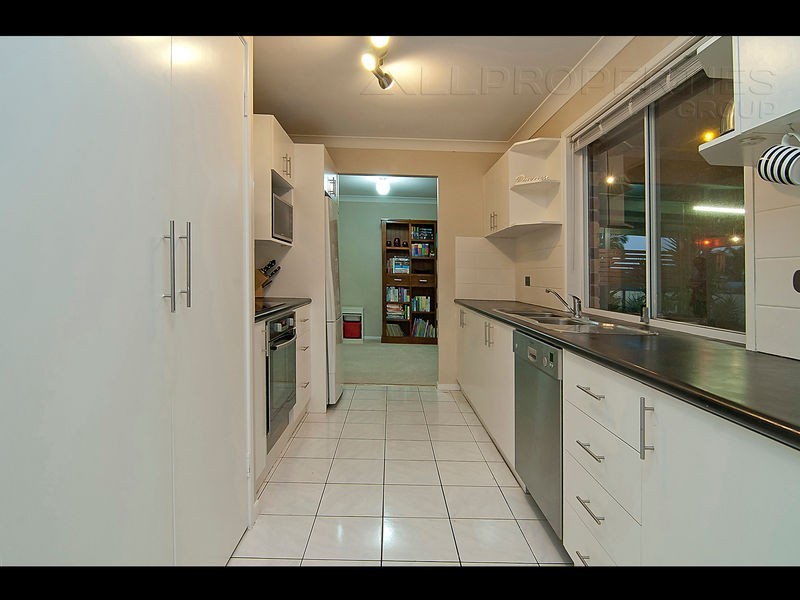 178 Emerald Drive, Regents Park QLD 4118