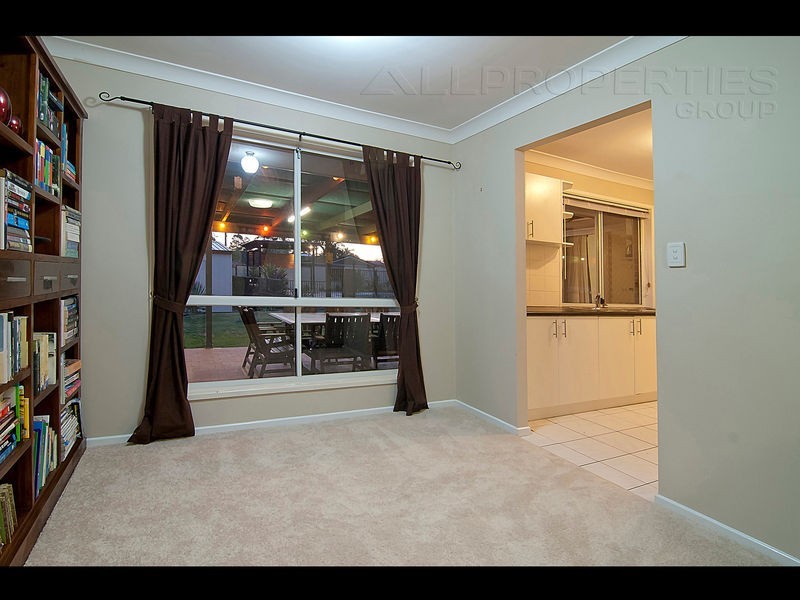178 Emerald Drive, Regents Park QLD 4118