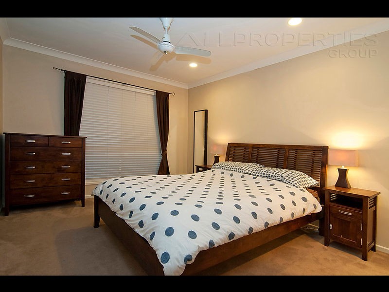 178 Emerald Drive, Regents Park QLD 4118