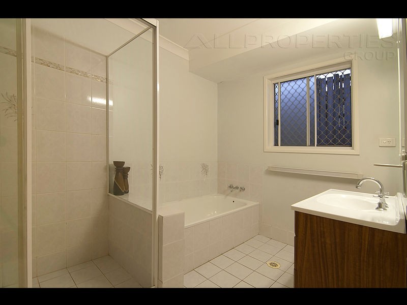 178 Emerald Drive, Regents Park QLD 4118