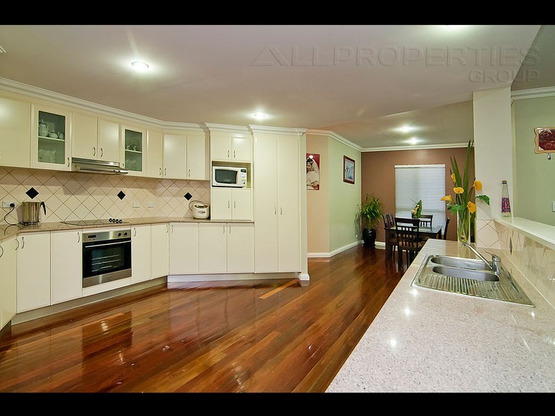 87 LAMBERTH ROAD, Regents Park QLD 4118