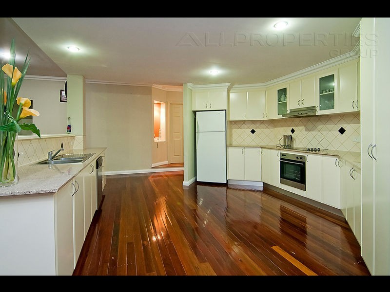 87 LAMBERTH ROAD, Regents Park QLD 4118