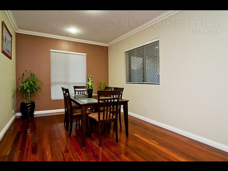 87 LAMBERTH ROAD, Regents Park QLD 4118