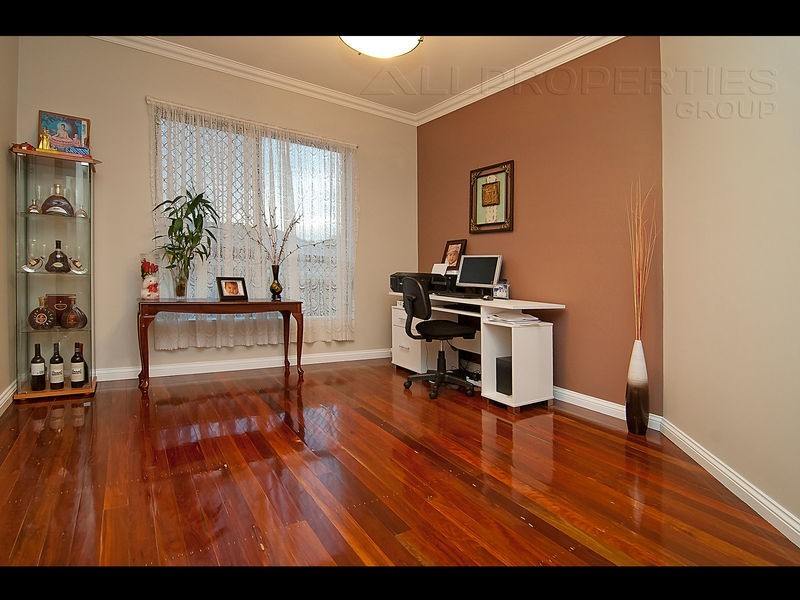 87 LAMBERTH ROAD, Regents Park QLD 4118