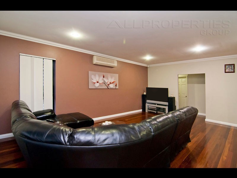 87 LAMBERTH ROAD, Regents Park QLD 4118