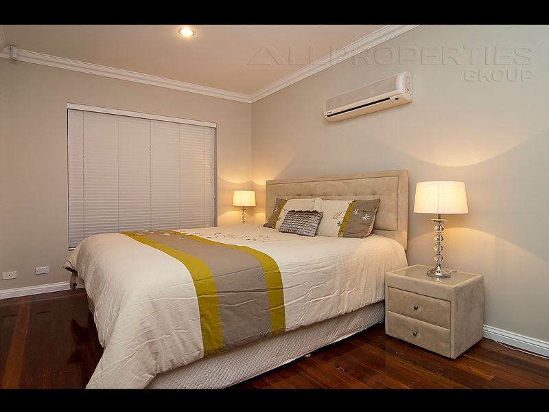 87 LAMBERTH ROAD, Regents Park QLD 4118