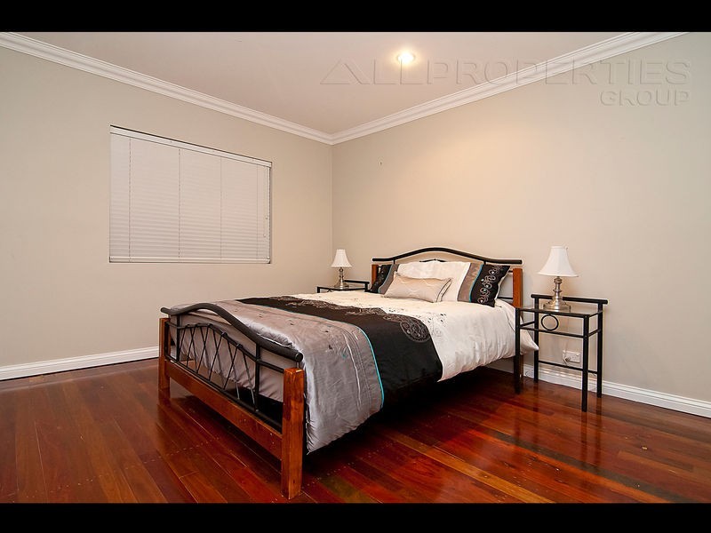 87 LAMBERTH ROAD, Regents Park QLD 4118