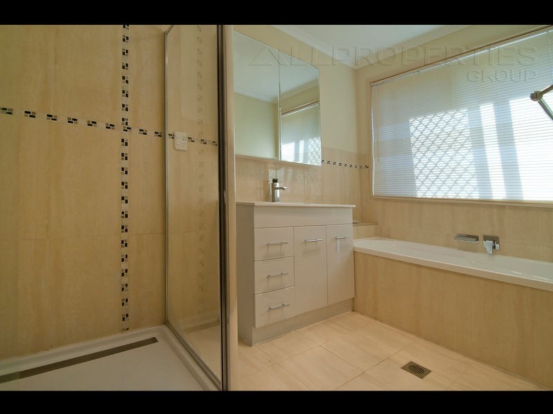 19 Murrumbidgee Street, Hillcrest QLD 4118