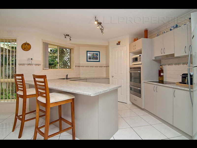 16 Diamantina Street, Hillcrest QLD 4118