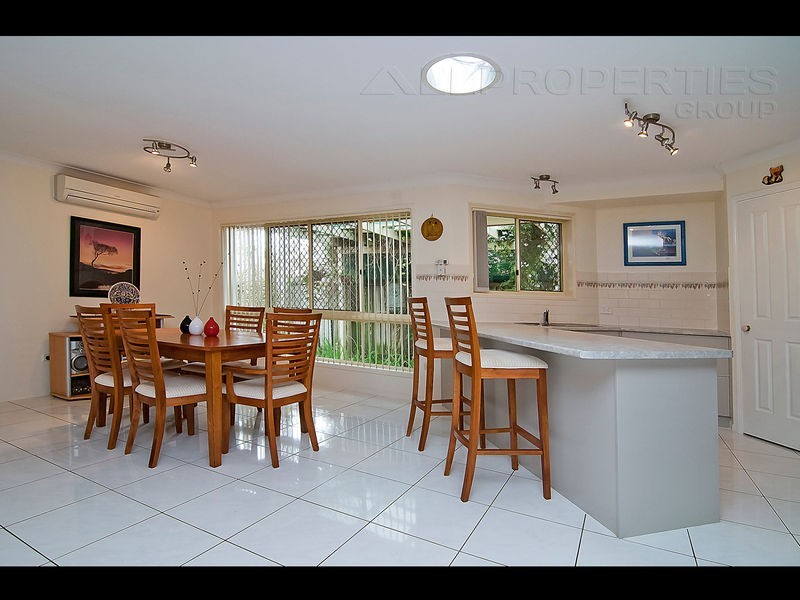 16 Diamantina Street, Hillcrest QLD 4118