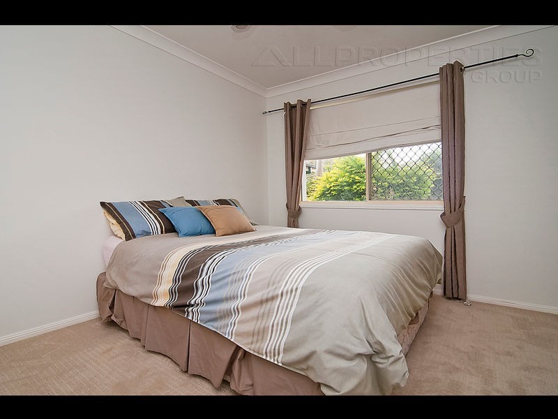 16 Diamantina Street, Hillcrest QLD 4118