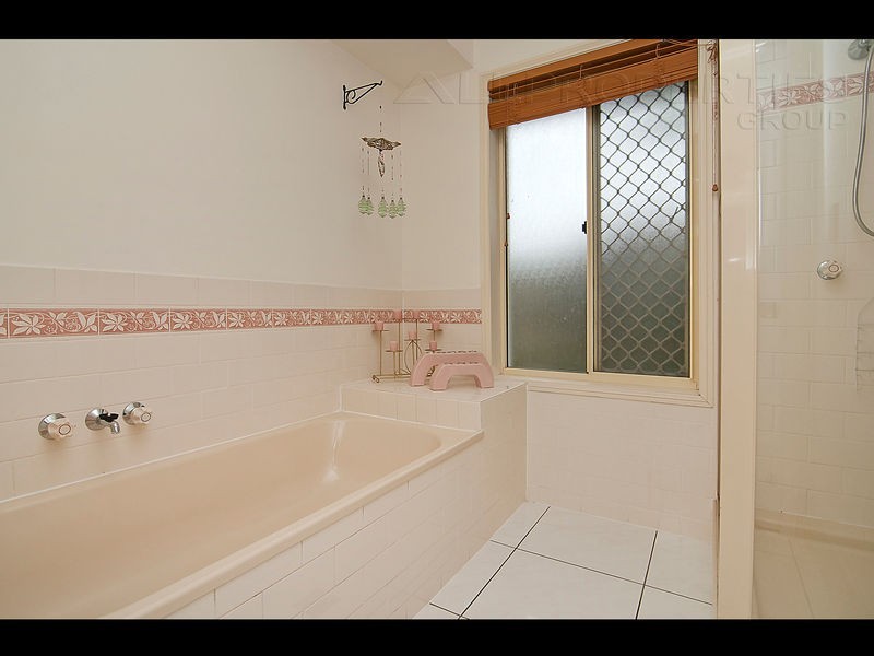 16 Diamantina Street, Hillcrest QLD 4118