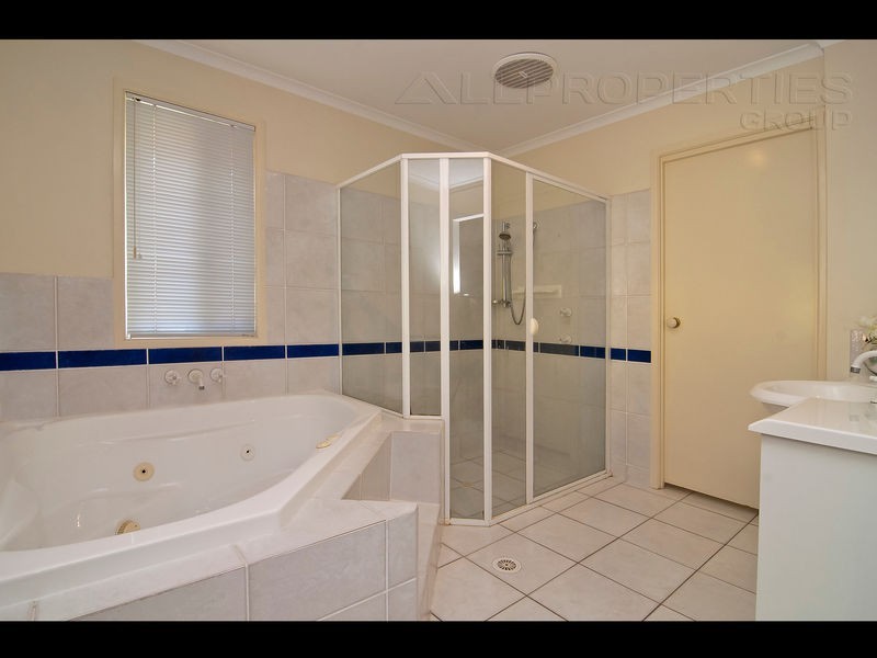 110 Lake Eyre Cres, Parkinson QLD 4115