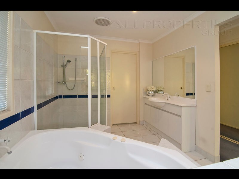 110 Lake Eyre Cres, Parkinson QLD 4115