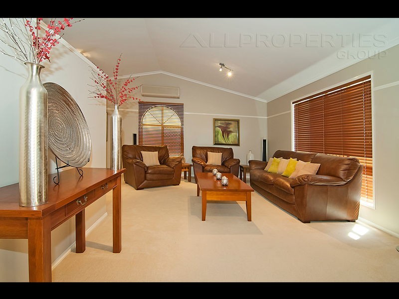 4 Bethany Place, Parkinson QLD 4115