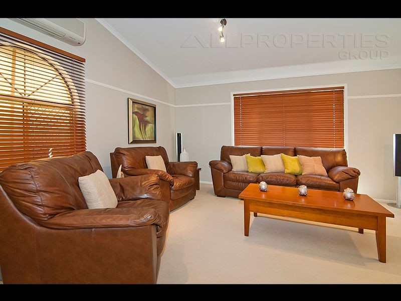 4 Bethany Place, Parkinson QLD 4115