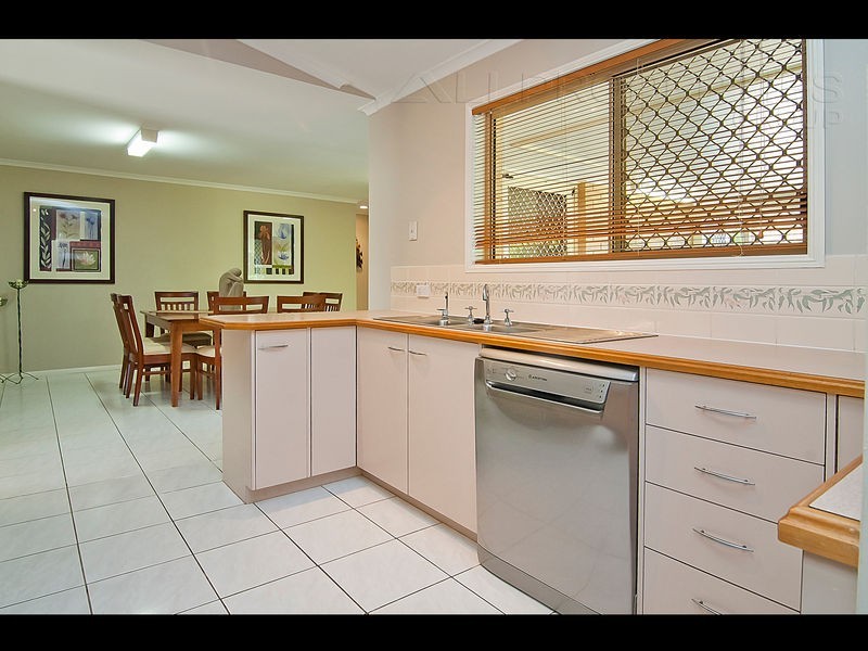 4 Bethany Place, Parkinson QLD 4115