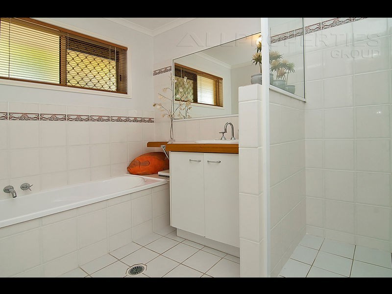 4 Bethany Place, Parkinson QLD 4115