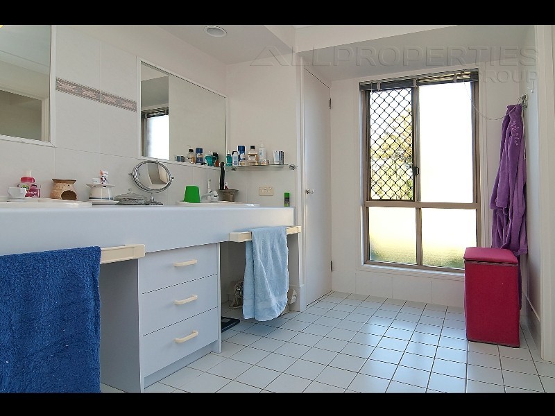 2 Wilhelm Drive, Windaroo QLD 4207