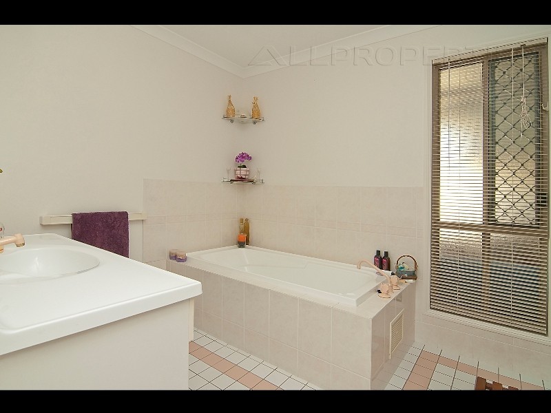 2 Wilhelm Drive, Windaroo QLD 4207