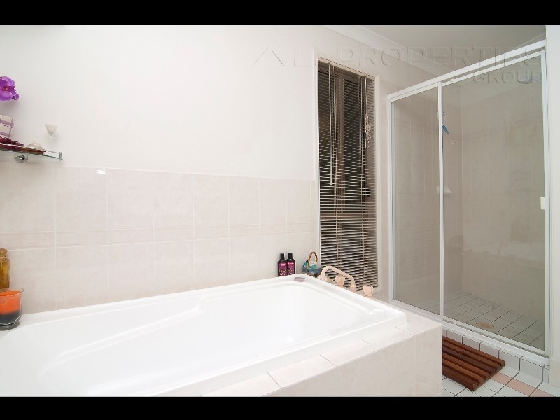 2 Wilhelm Drive, Windaroo QLD 4207