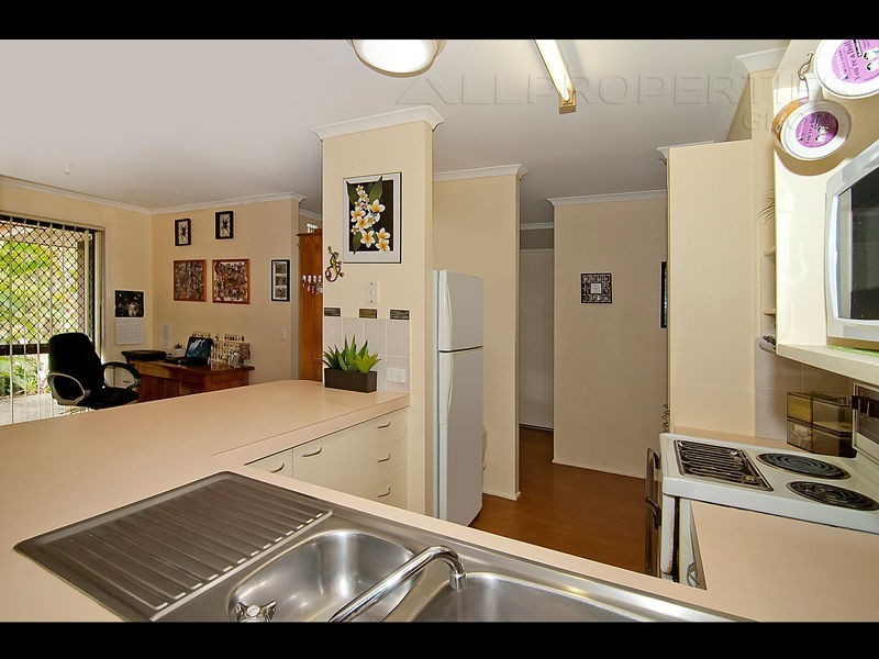 10 DRACON STREET, Regents Park QLD 4118