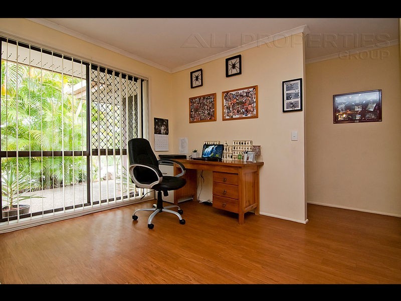 10 DRACON STREET, Regents Park QLD 4118