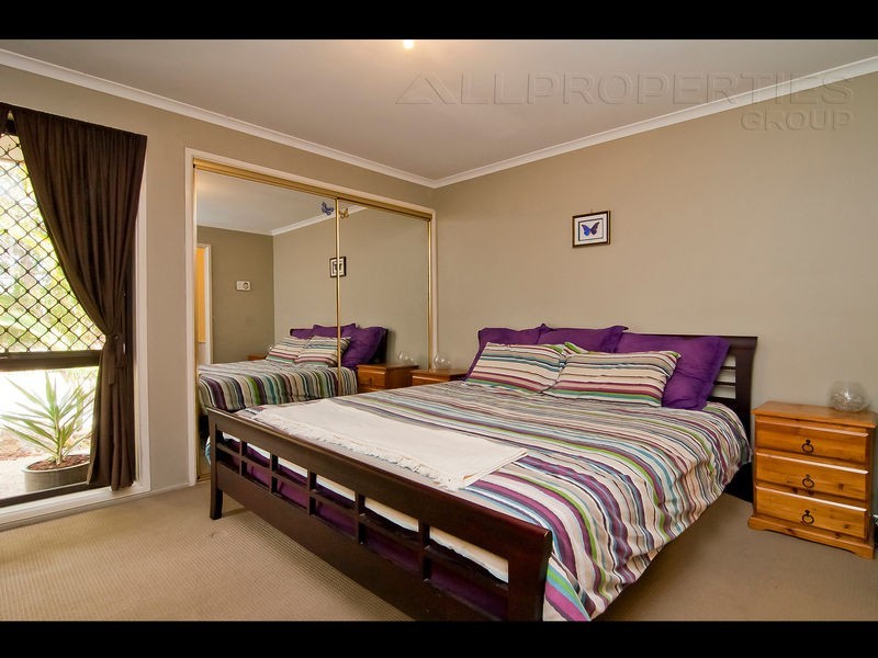 10 DRACON STREET, Regents Park QLD 4118