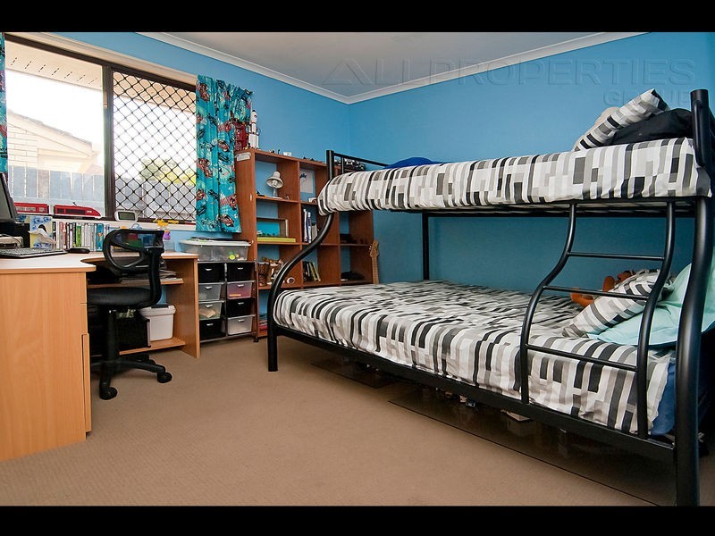 10 DRACON STREET, Regents Park QLD 4118
