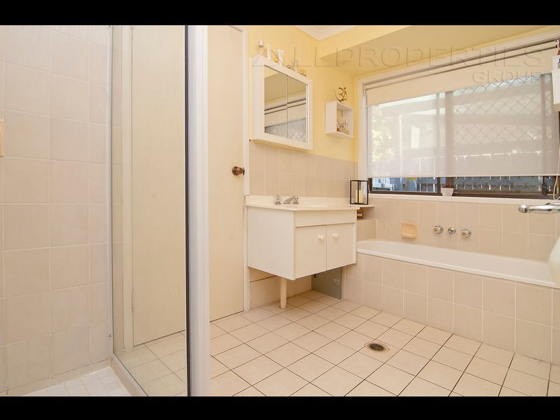 10 DRACON STREET, Regents Park QLD 4118