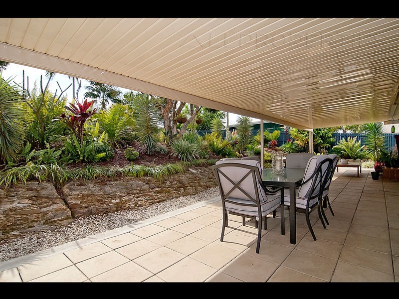 10 DRACON STREET, Regents Park QLD 4118