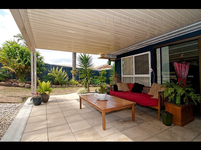 10 DRACON STREET, Regents Park QLD 4118