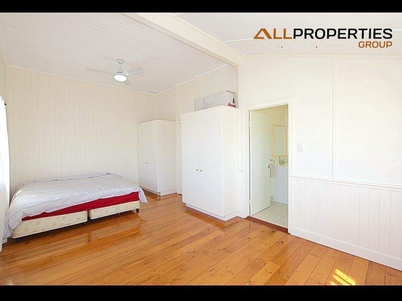 90 Malpas Street, Boyne Island QLD 4680