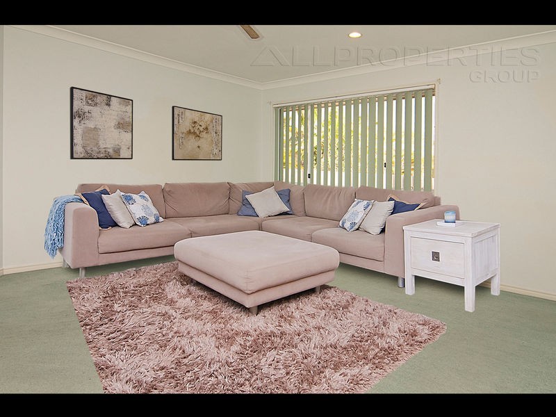 7 SAMIA COURT, Regents Park QLD 4118
