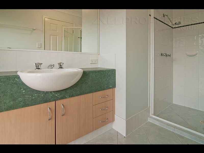 7 SAMIA COURT, Regents Park QLD 4118