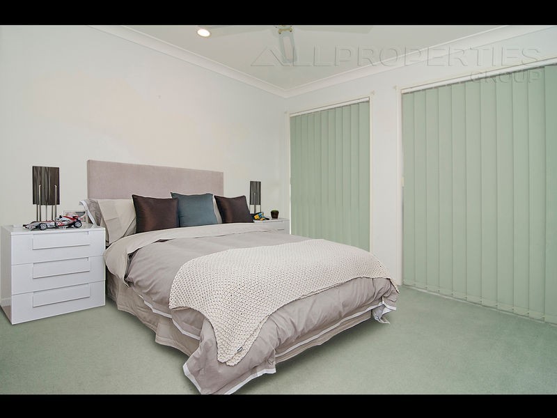 7 SAMIA COURT, Regents Park QLD 4118