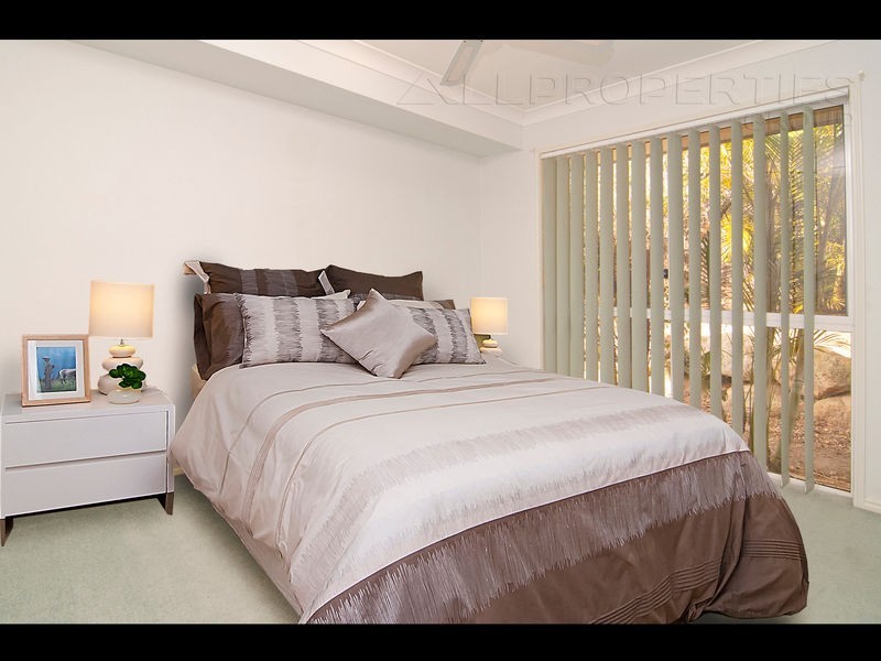 7 SAMIA COURT, Regents Park QLD 4118