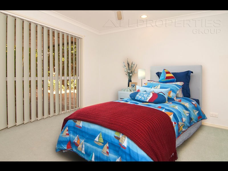7 SAMIA COURT, Regents Park QLD 4118