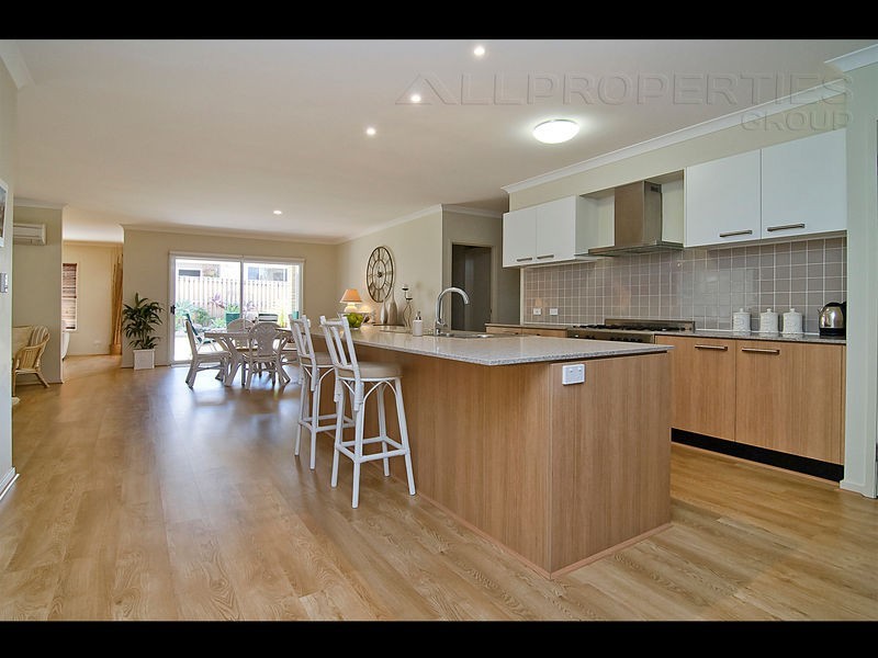 1 Bottlebrush Street, Heathwood QLD 4110