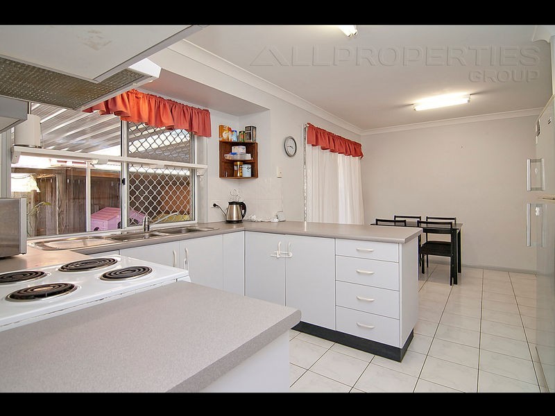 1 Helmet Ct, Hillcrest QLD 4118