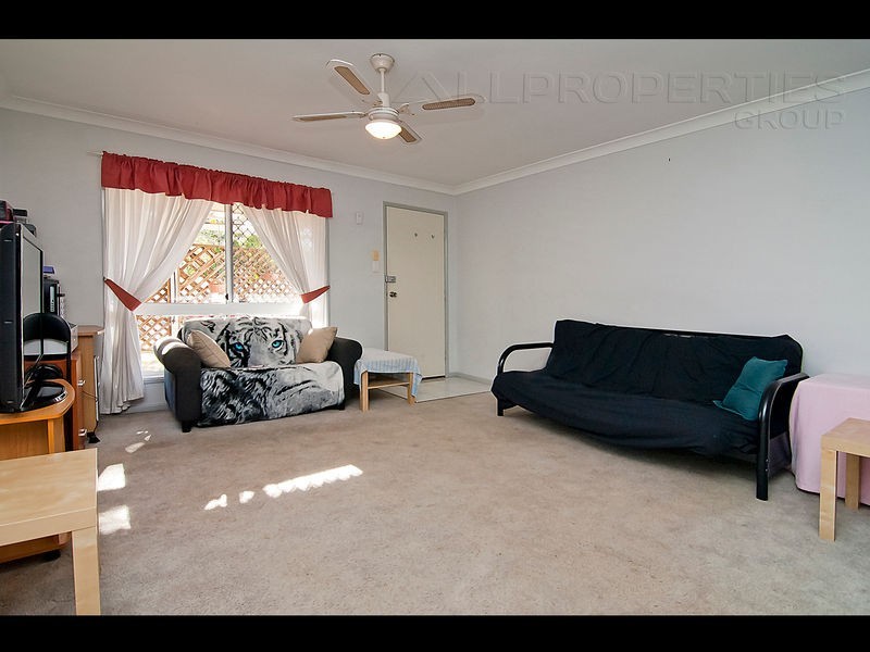 1 Helmet Ct, Hillcrest QLD 4118