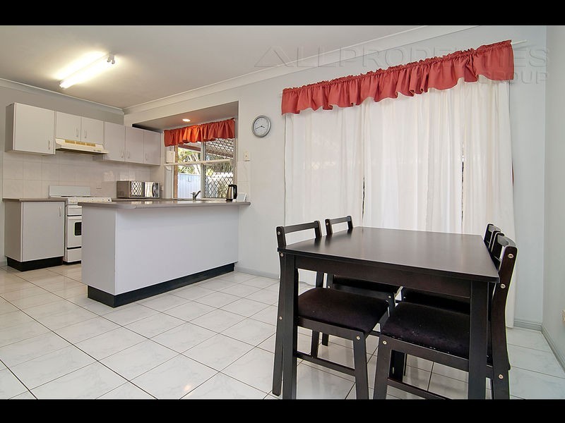 1 Helmet Ct, Hillcrest QLD 4118