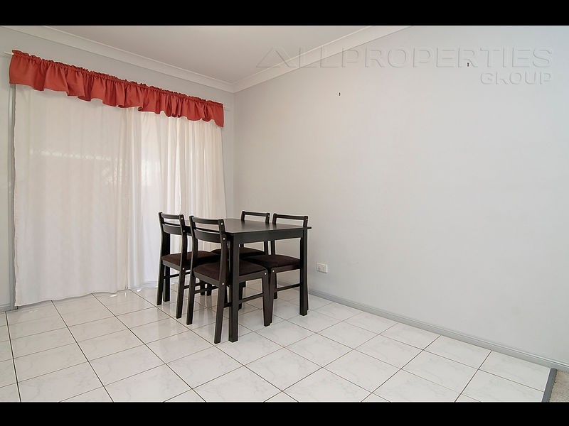 1 Helmet Ct, Hillcrest QLD 4118