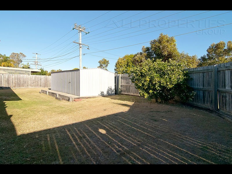 1 Helmet Ct, Hillcrest QLD 4118