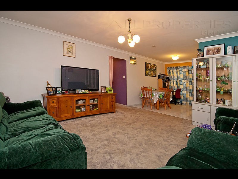 1 Helmet Ct, Hillcrest QLD 4118