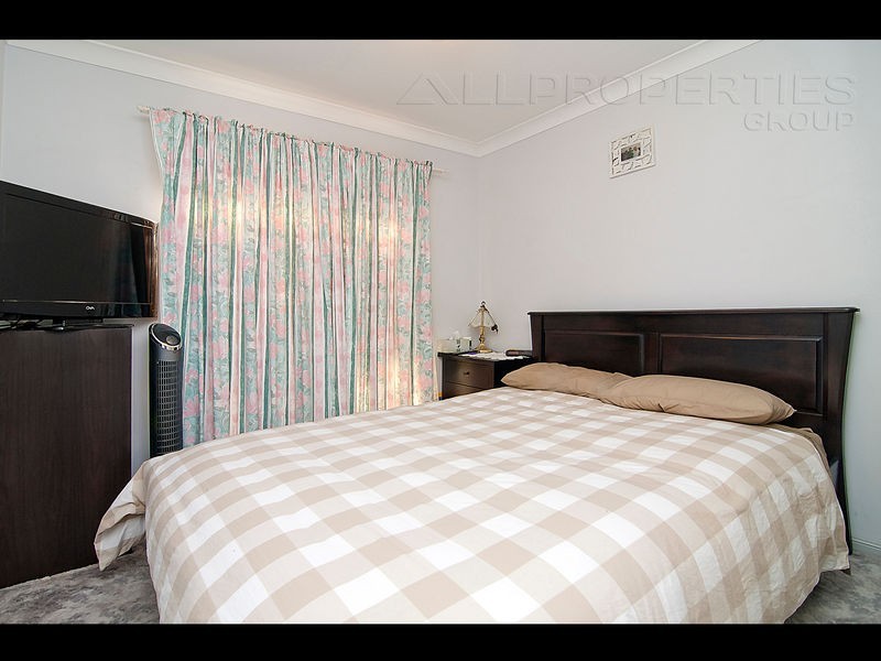 1 Helmet Ct, Hillcrest QLD 4118