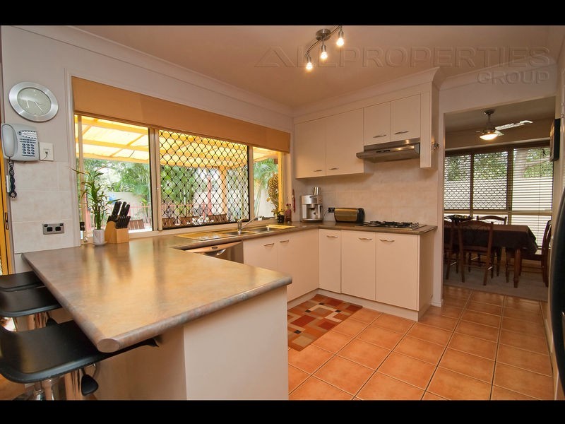 10 Seabrook Crescent, Forest Lake QLD 4078