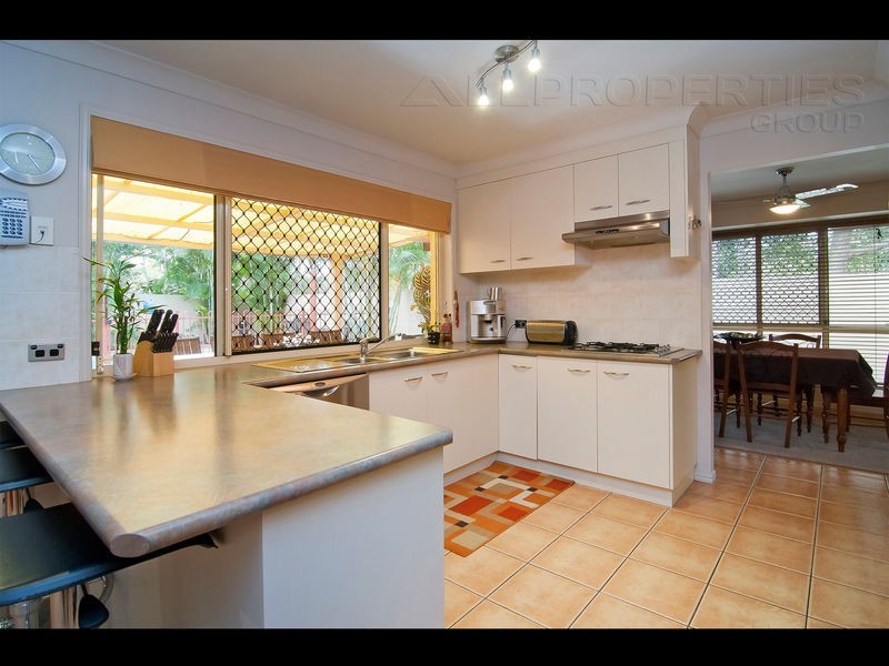 10 Seabrook Crescent, Forest Lake QLD 4078