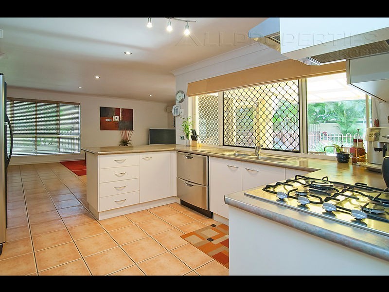 10 Seabrook Crescent, Forest Lake QLD 4078