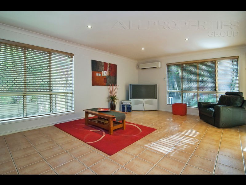 10 Seabrook Crescent, Forest Lake QLD 4078